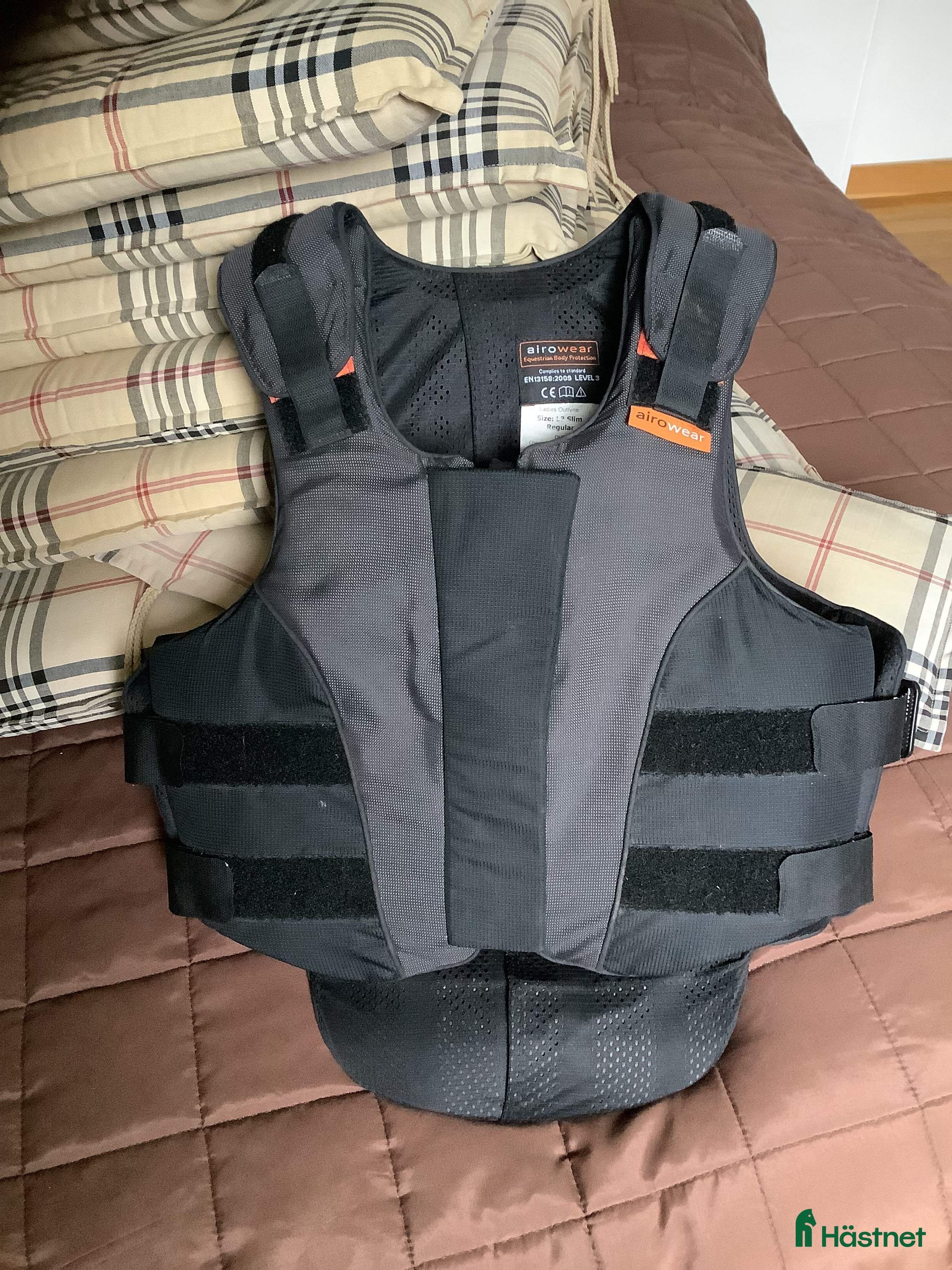 Säkerhetsvästar ryttarutrustning till salu: Ridväst Outlyne säkerhetsväst  i Asarum - Annons 16