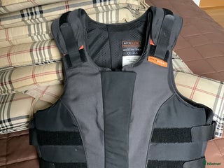 Säkerhetsvästar ryttarutrustning till salu: Ridväst Outlyne säkerhetsväst i Asarum - Annons 18