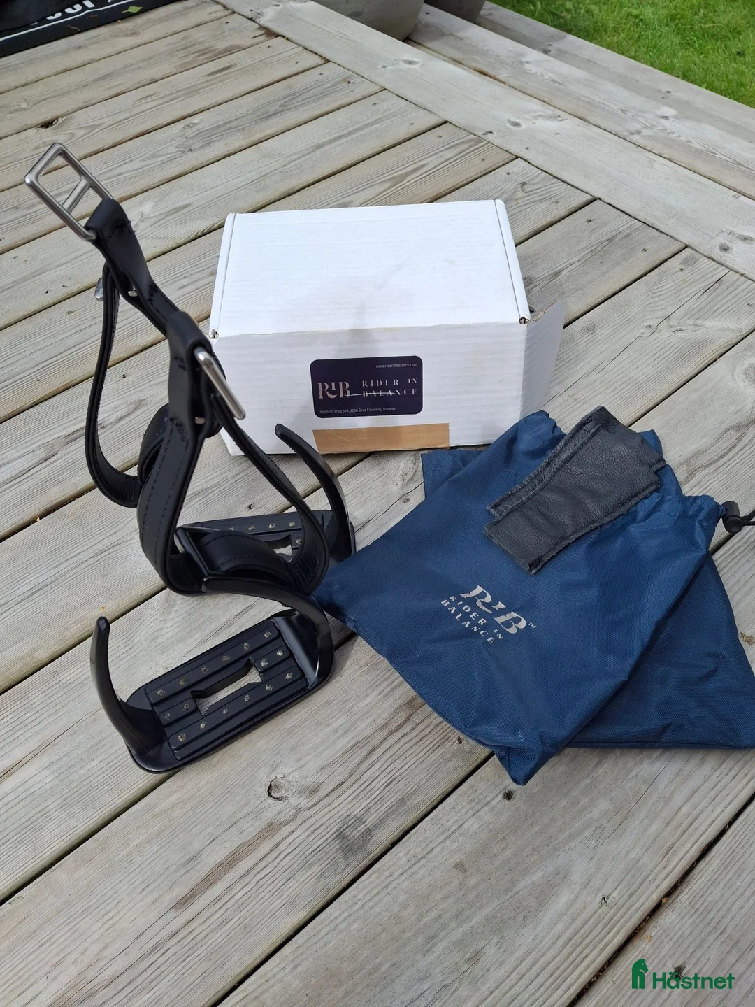 Stigbyglar hästutrustning till salu: Rider in balance stigbyglar och straps - Annons 1