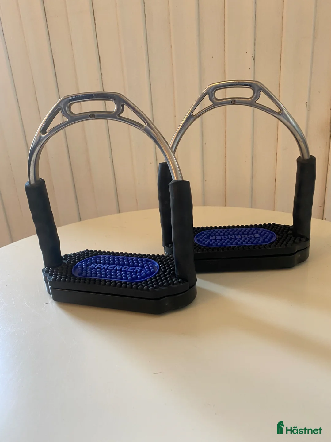 Stigbyglar hästutrustning till salu: Sprenger Bow Balance stigbygel - Annons 1