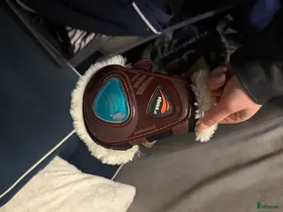 Benskydd hästutrustning Bakbenskydd av olika märken - Annons 24