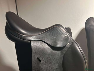 Sadlar hästutrustning till salu: Equipe expression hoppsadel i Helsingborg - Annons 8