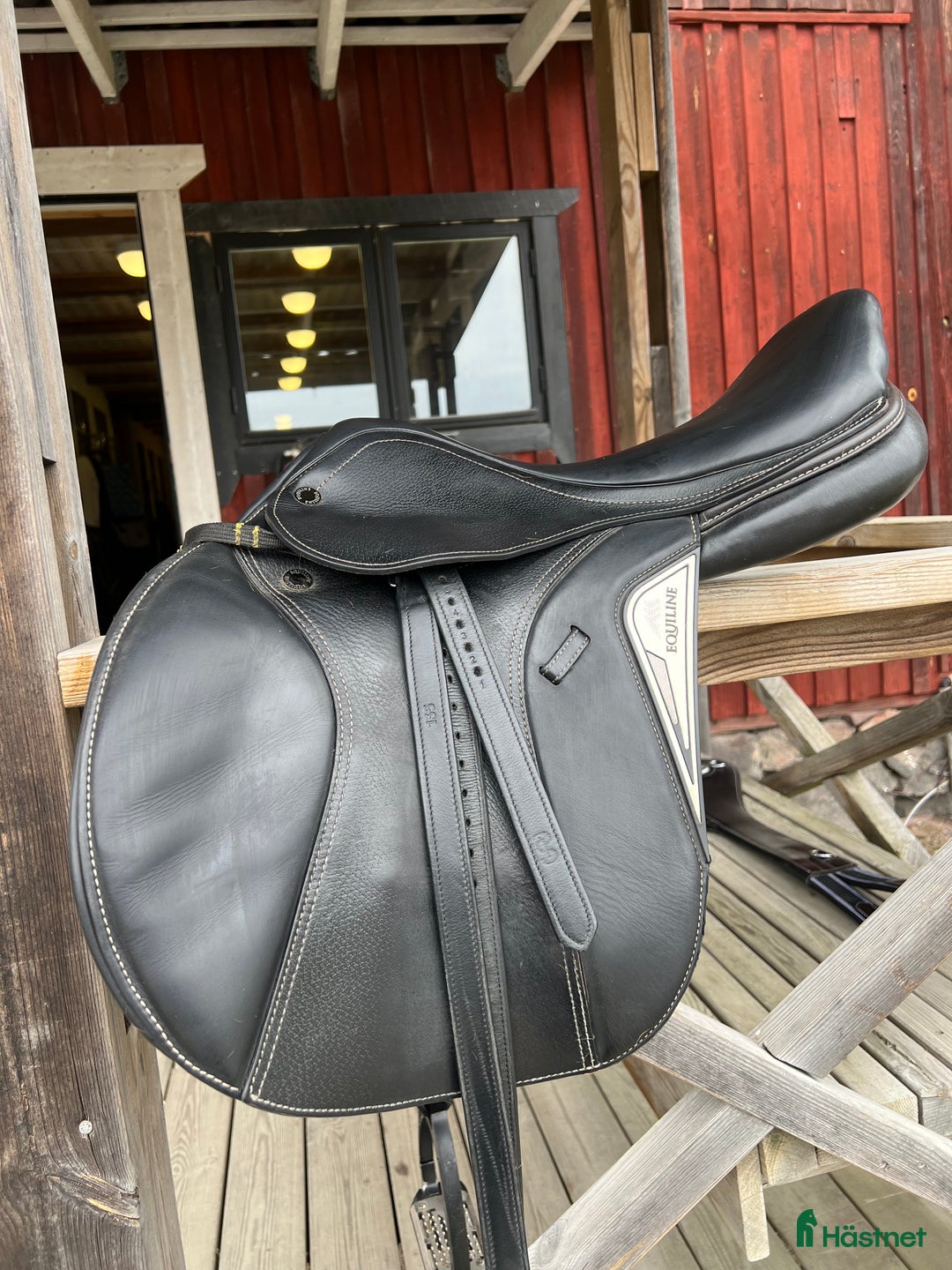 Sadlar hästutrustning till salu: Svart hoppsadel 16 tum Equiline Marghe MW  i Åkersberga - Annons 1