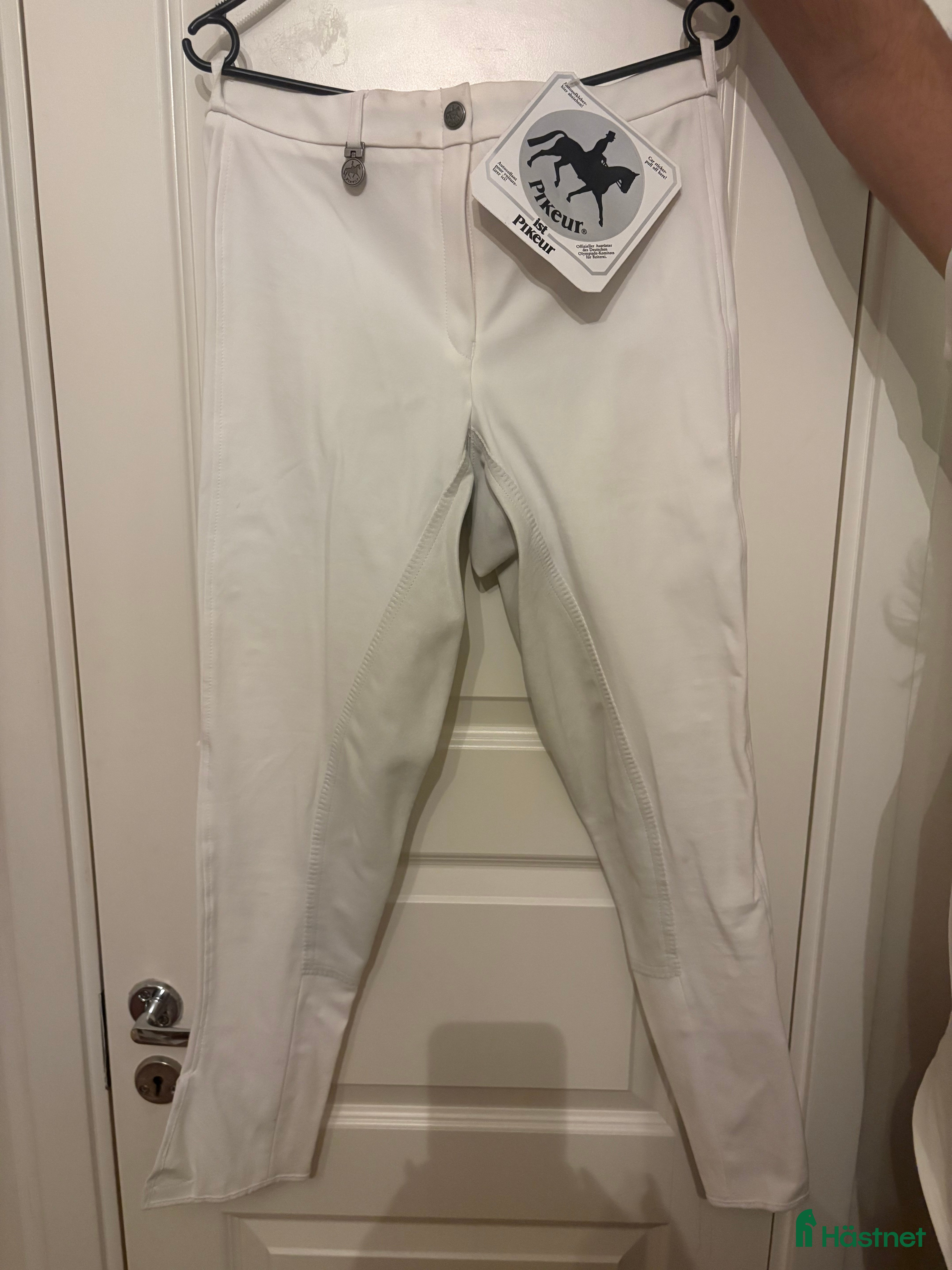 Ridbyxor ryttarutrustning till salu: Vita helskodda pikeur ridbyxor  - Annons 2