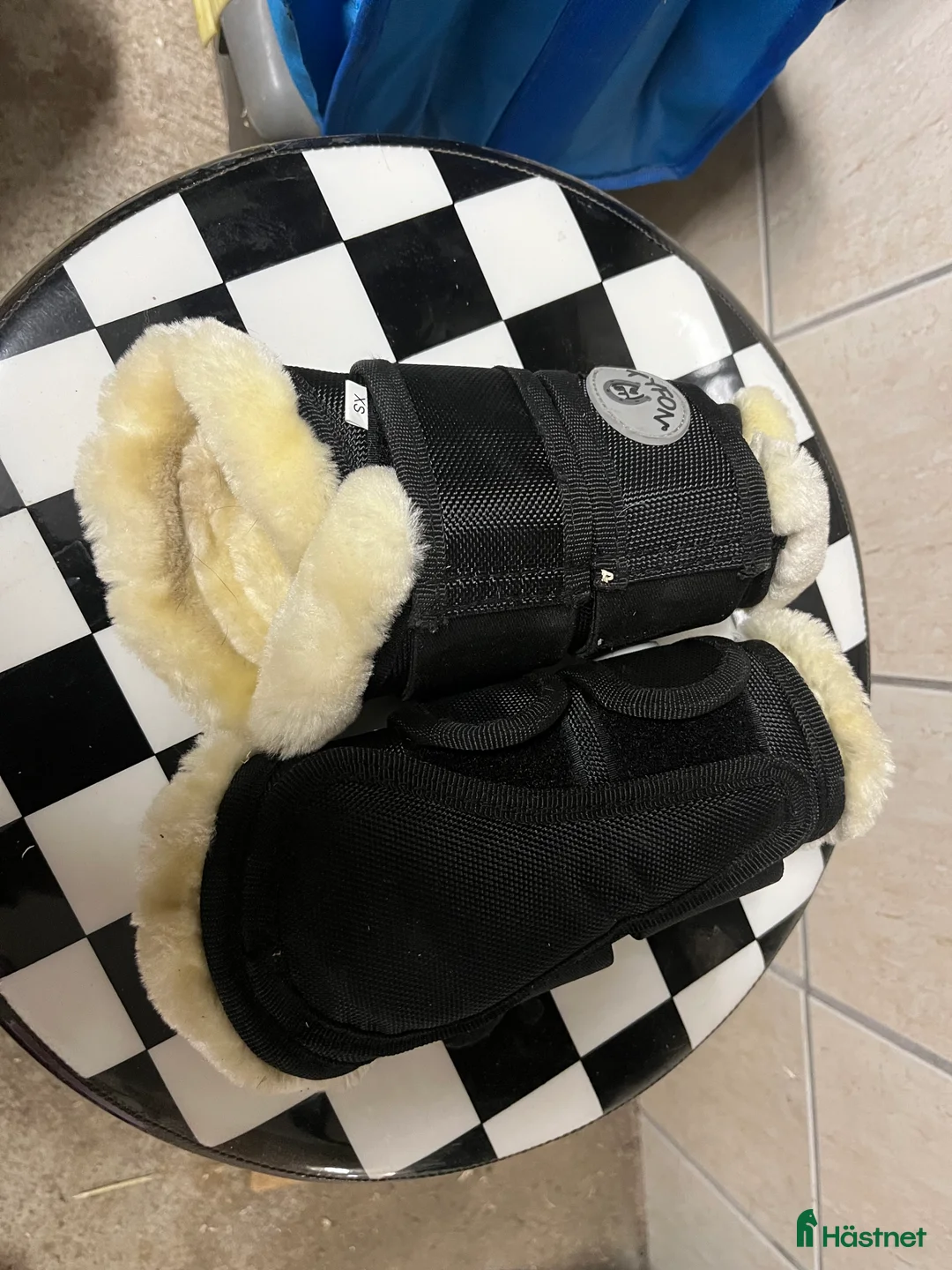 Benskydd hästutrustning till salu: Benskydd med fluff i Vikbolandet - Annons 2