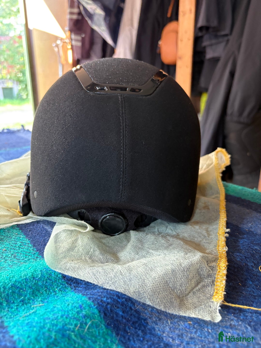 Hjälmar ryttarutrustning till salu: Helt ny Svart ridhjälm  i Svedala - Annons 2