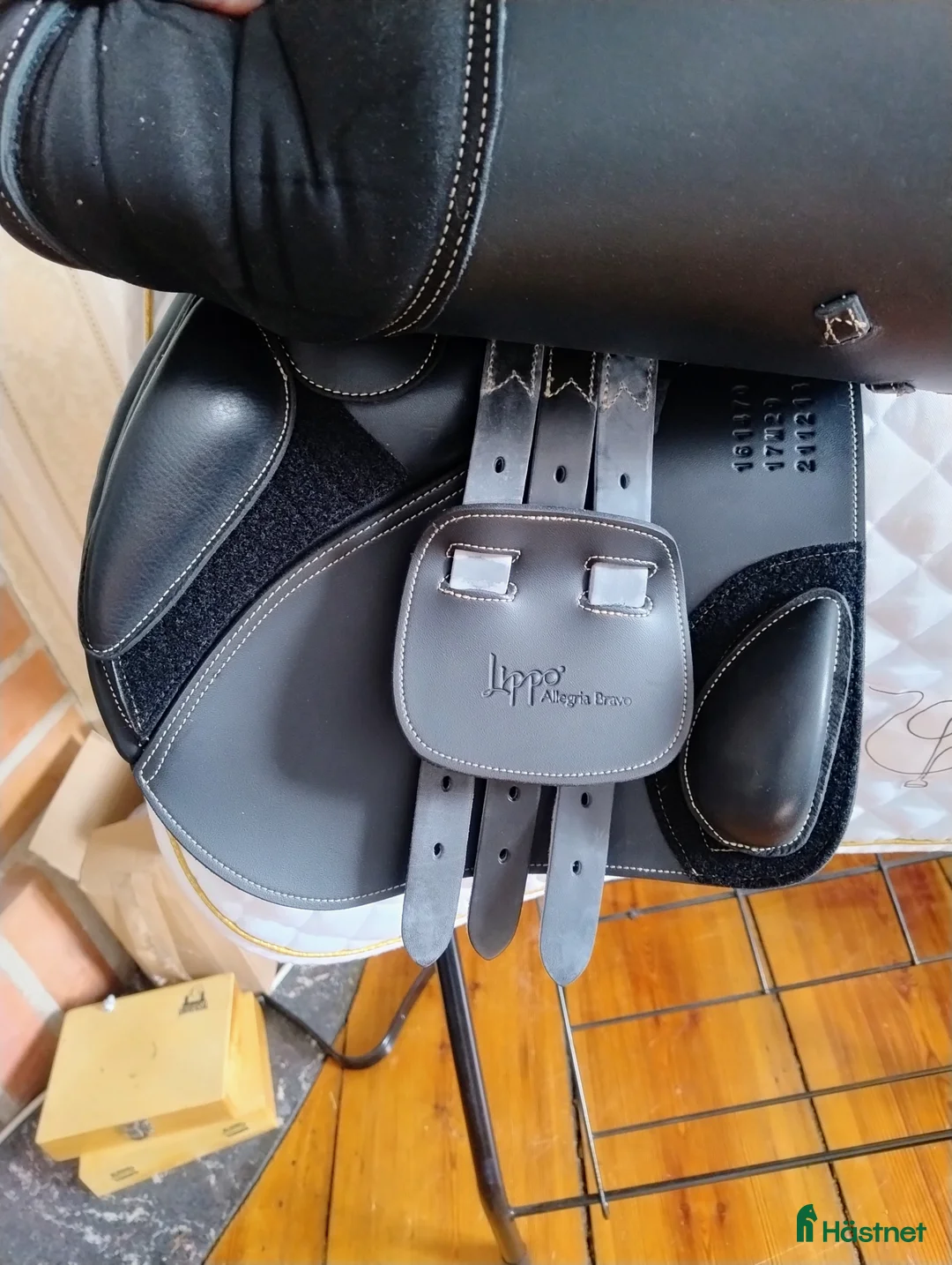 Sadlar hästutrustning till salu: NY Lippo Hoppsadel - Annons 6