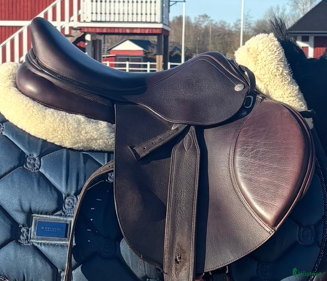 Sadlar hästutrustning Kemnevall Jumping Al In 17,5” - Annons 21
