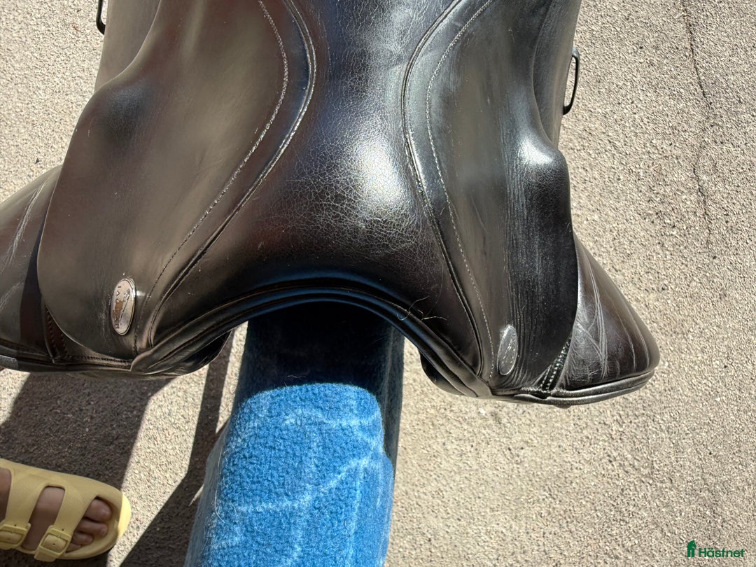 Sadlar hästutrustning till salu: Nyomstoppad Jaguar i Linköping - Annons 5