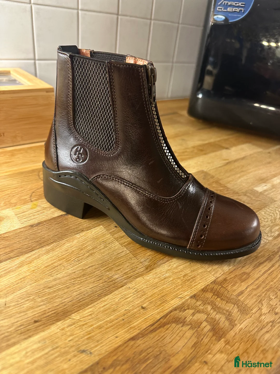 Övrigt Ridkläder ryttarutrustning till salu: Ridsko jodhpur brun läder med dragkedja framtill - Annons 9