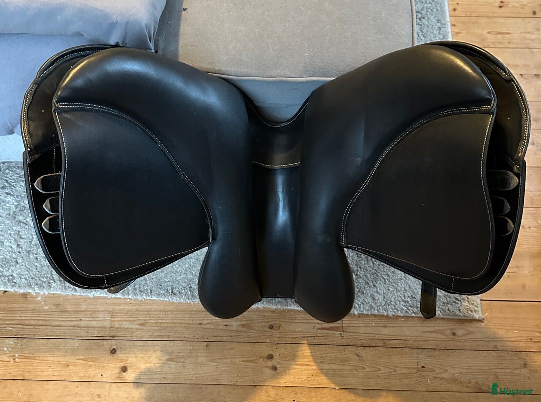 Sadlar hästutrustning till salu: IKONIC LIGHT I VÄLDIGT FINT SKICK! i Skillingaryd - Annons 5