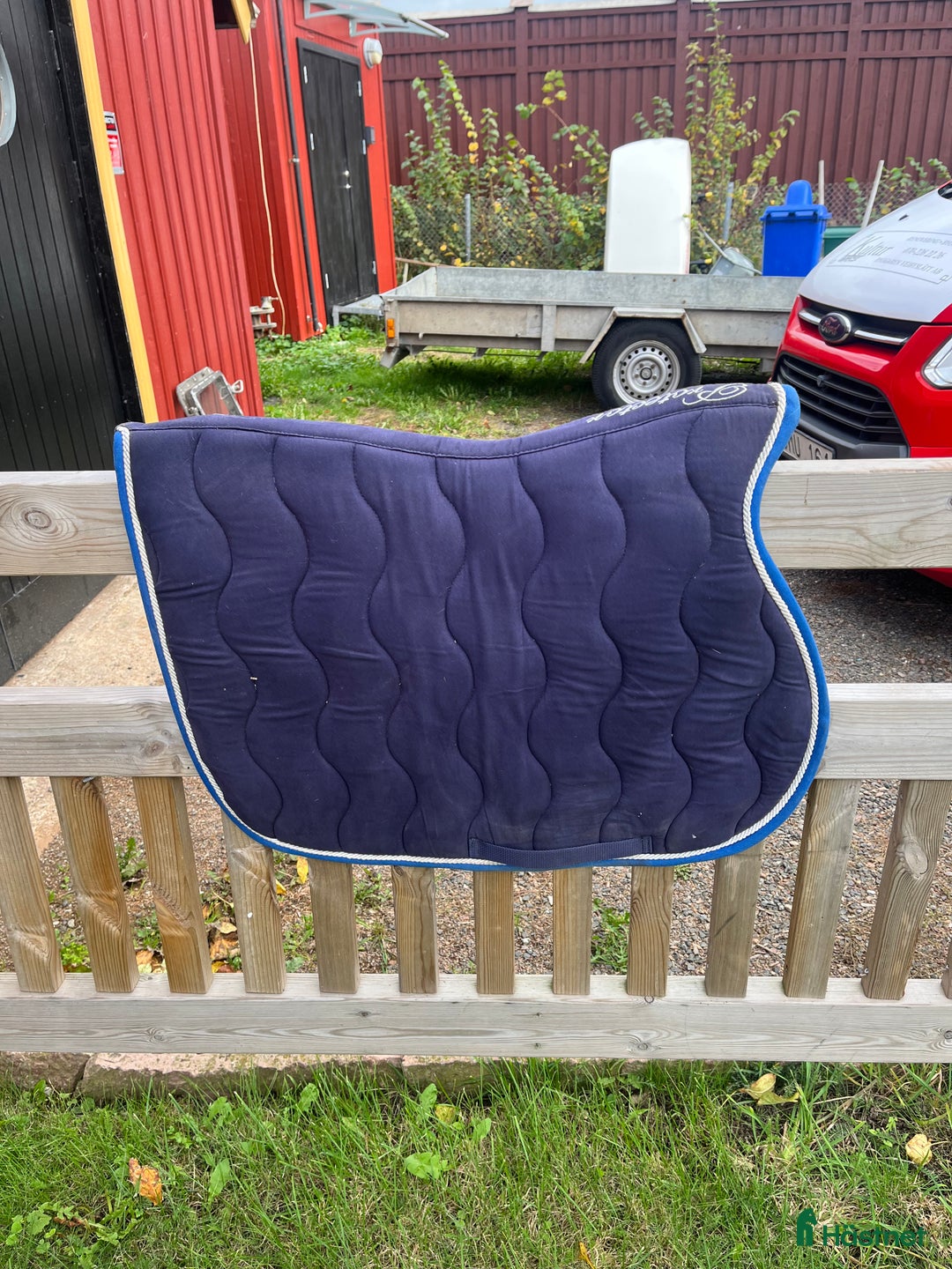 Schabrak & Vojlockar hästutrustning till salu: Mörkblått hoppschabrak från protector i Vejbystrand - Annons 3