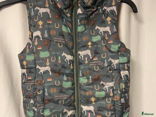 Jackor & Kavajer ryttarutrustning till salu: Stall väst i Kungsgården - Annons 19