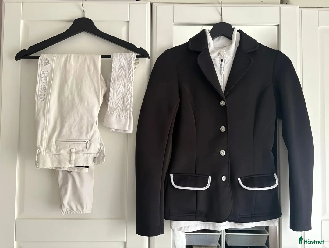 Jackor & Kavajer ryttarutrustning till salu: Tävlingskläder i Borlänge - Annons 1