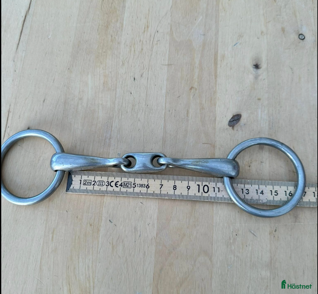 Bett hästutrustning till salu: Tredelat bett 11,5cm  i Söderköping - Annons 1