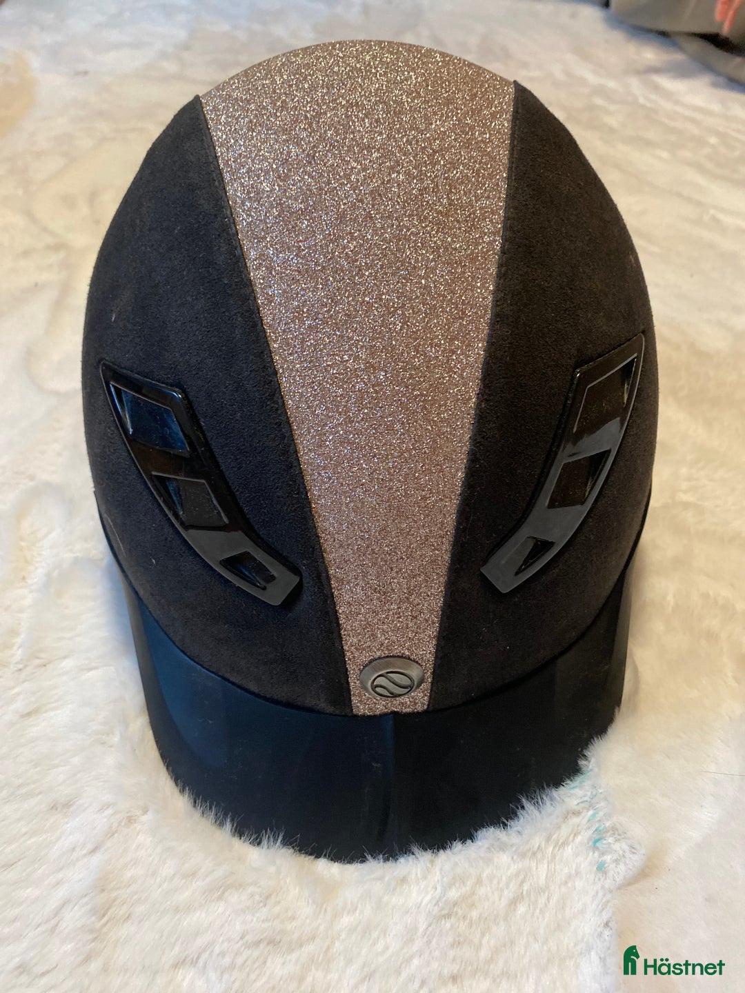 Hjälmar ryttarutrustning till salu: Rosa-lila hjälm Lynx 55 i Täby - Annons 2