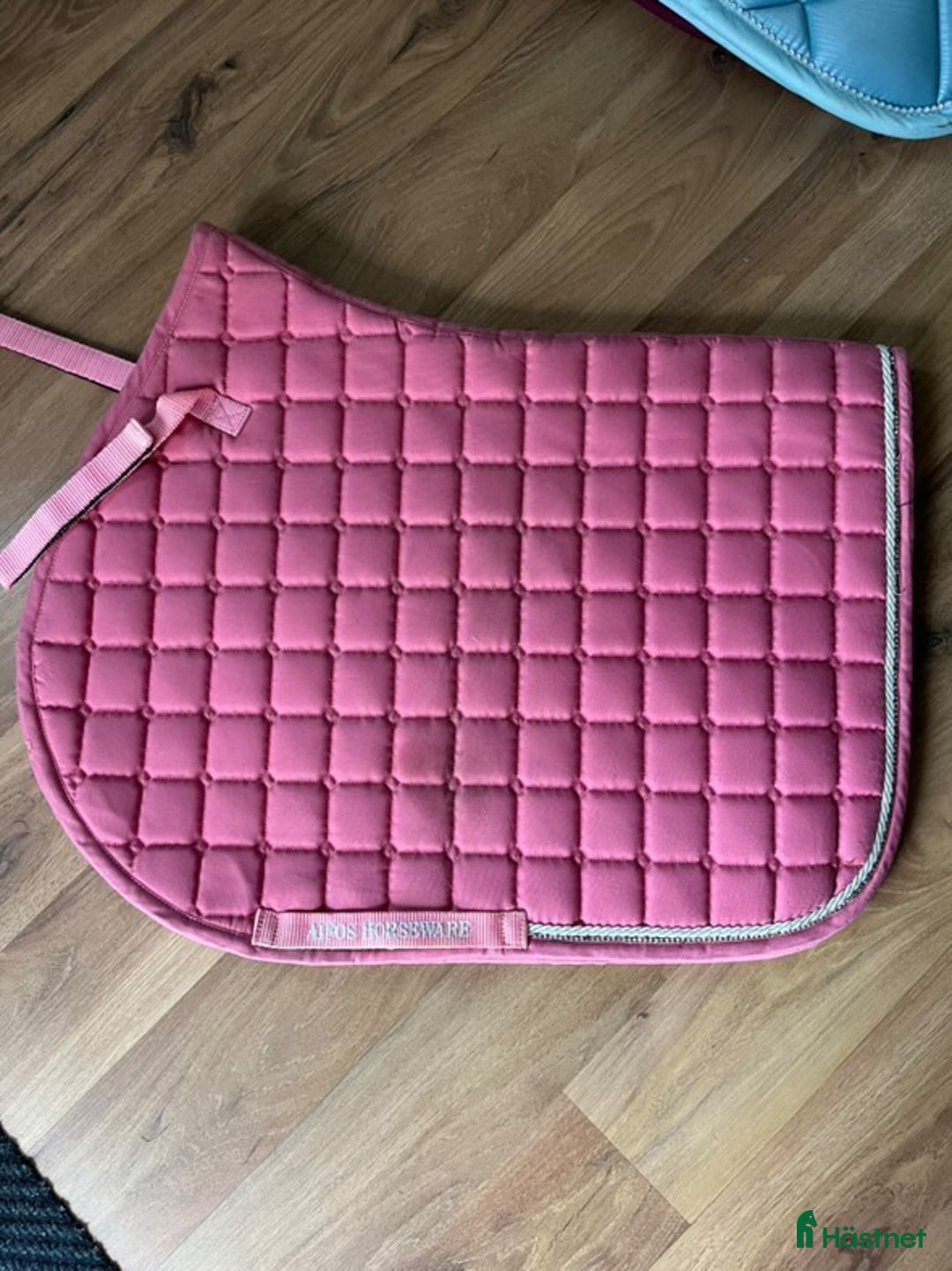 Schabrak & Vojlockar hästutrustning till salu: Rosa schabrak  i Mjöbäck - Annons 2