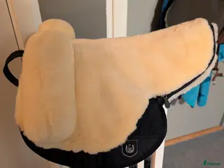 Sadlar hästutrustning till salu: Christ fårskinnssadel Premium plus i Nyköping - Annons 2