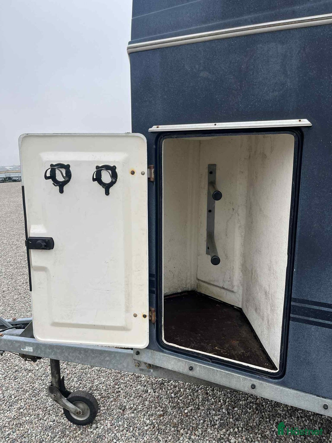 Hästtransporter  fordon & transport till salu: Fin hästtransport i glasfiber med sadelkammare i Löderup - Annons 2