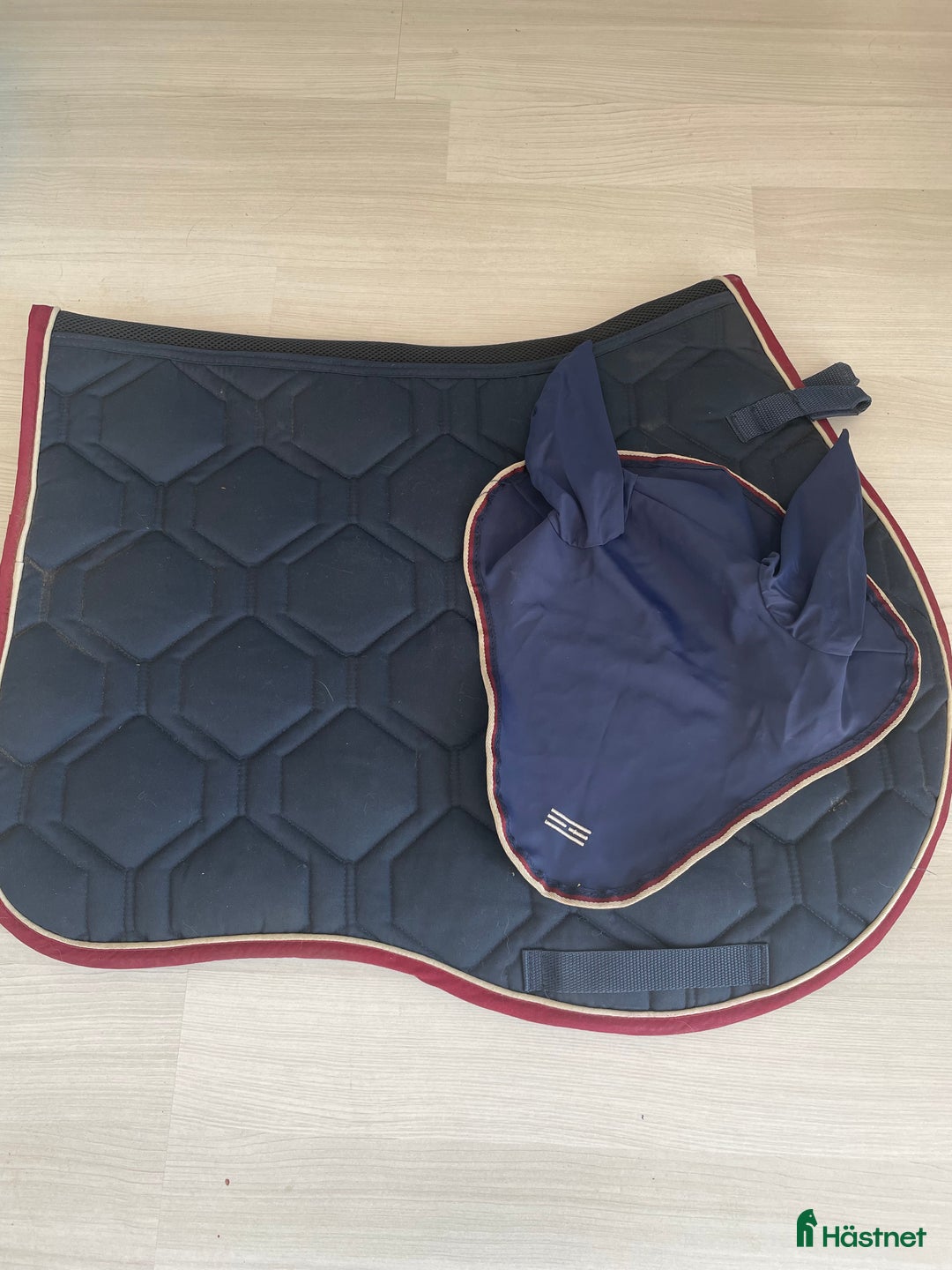 Schabrak & Vojlockar hästutrustning till salu: Hööks schabrak och huva till salu i Blentarp - Annons 1