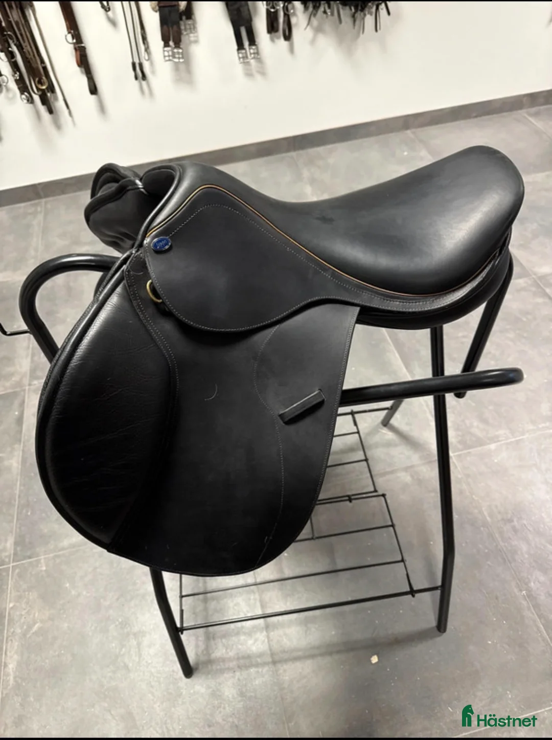 Sadlar hästutrustning till salu: Fin sadel till bra pris! - Annons 5