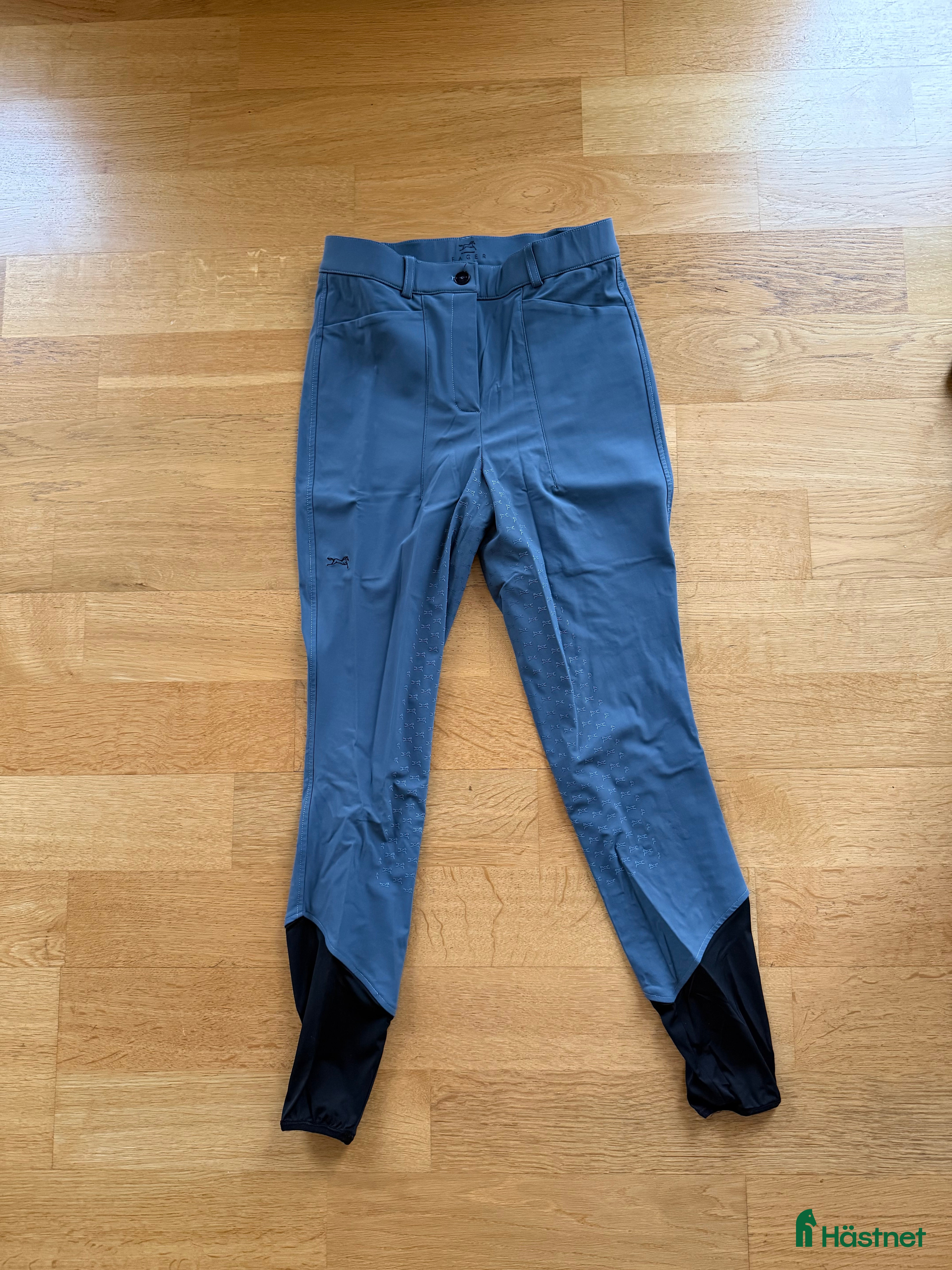 Ridbyxor ryttarutrustning till salu: Freya Hybrid Ridbyxor Isblå i Lerberget - Annons 17