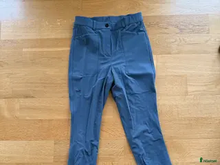 Ridbyxor ryttarutrustning till salu: Freya Hybrid Ridbyxor Isblå i Lerberget - Annons 17