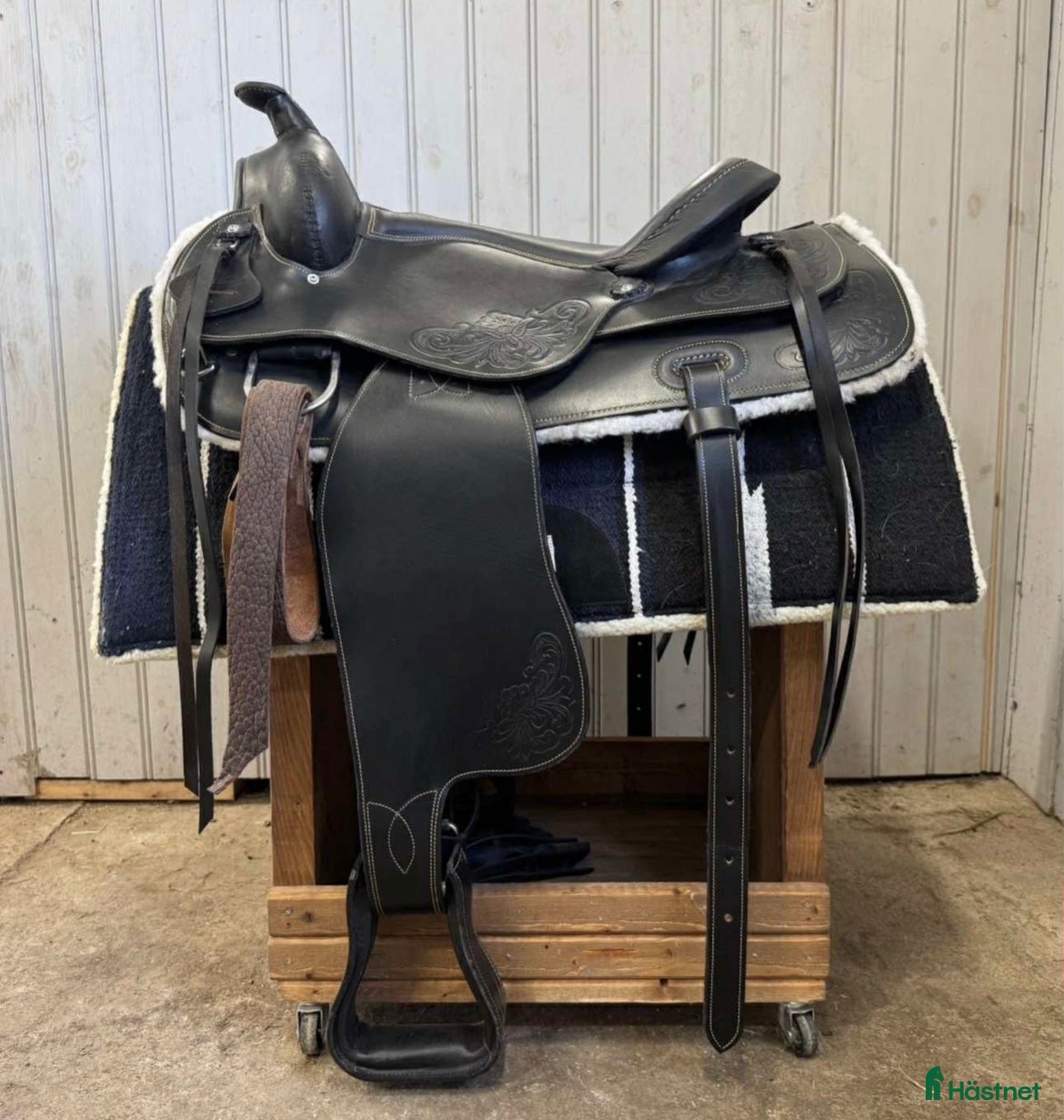 Sadlar hästutrustning till salu: Fin svart westernsadel med tillbehör  i Västerås - Annons 3