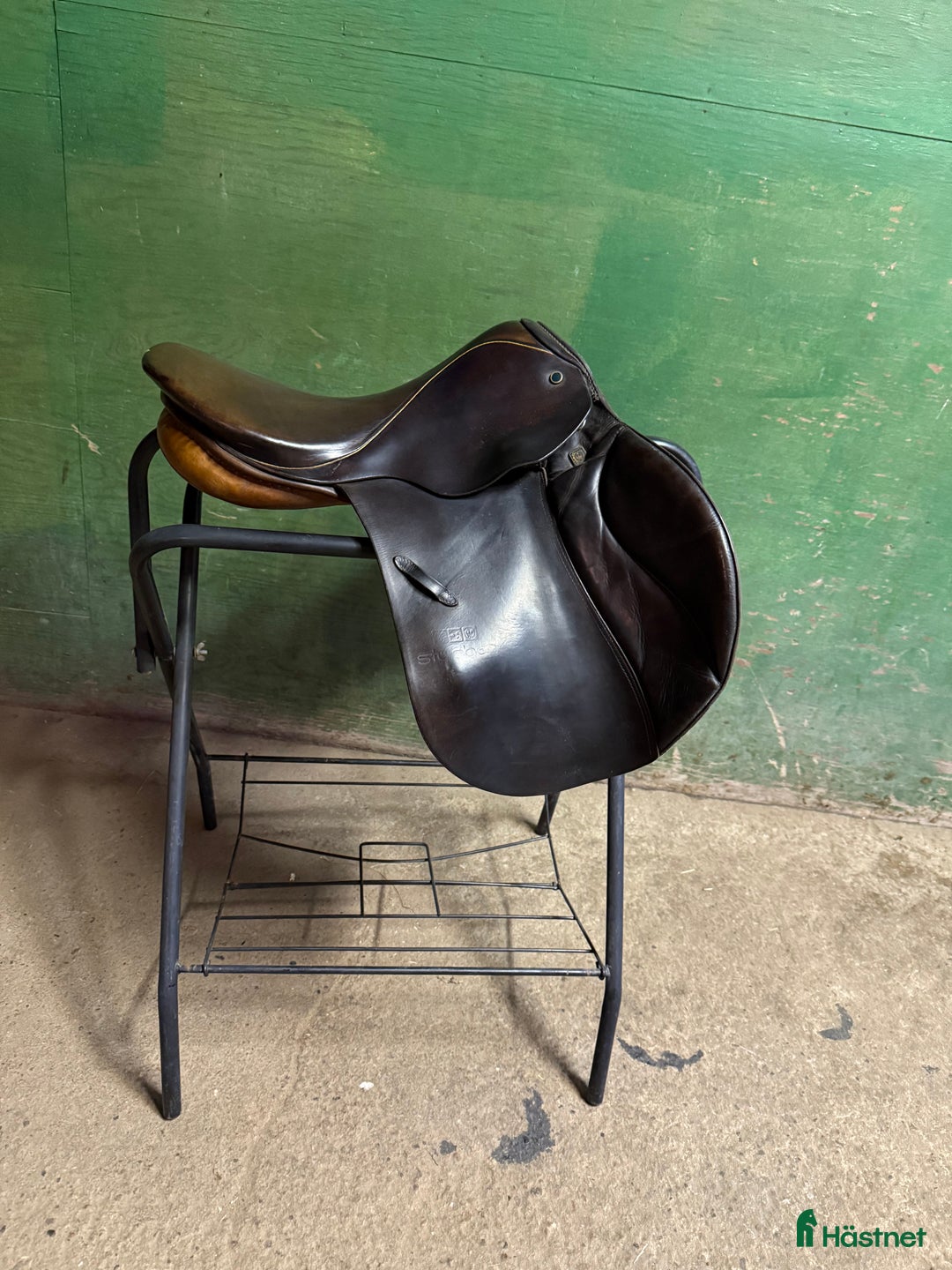 Sadlar hästutrustning till salu: 🐴 Stübben hoppsadel till salu – Bomvidd 30 i Arbrå - Annons 1
