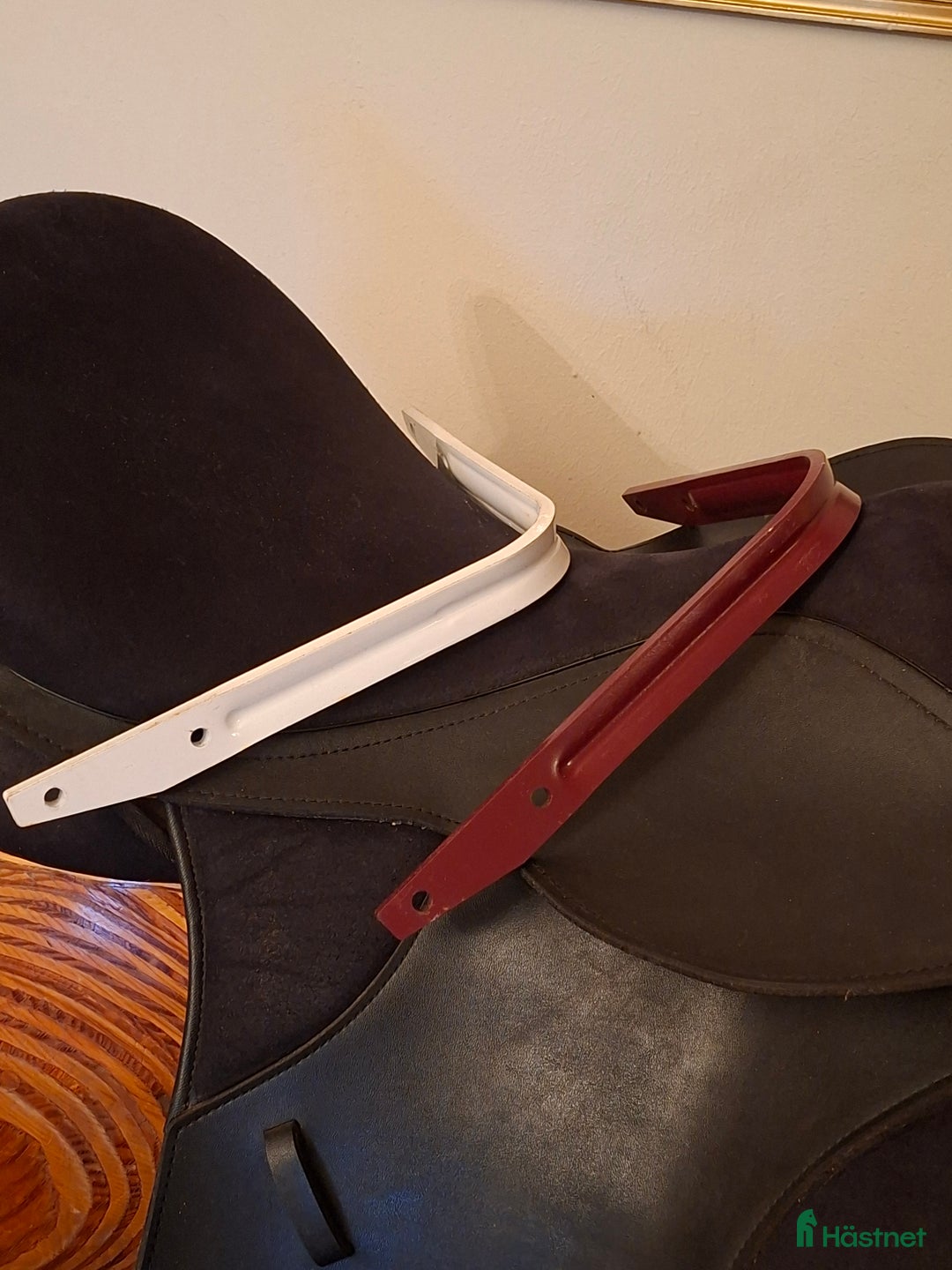 Sadlar hästutrustning till salu: Bra syntet sadel för unghäst i Segeltorp - Annons 3