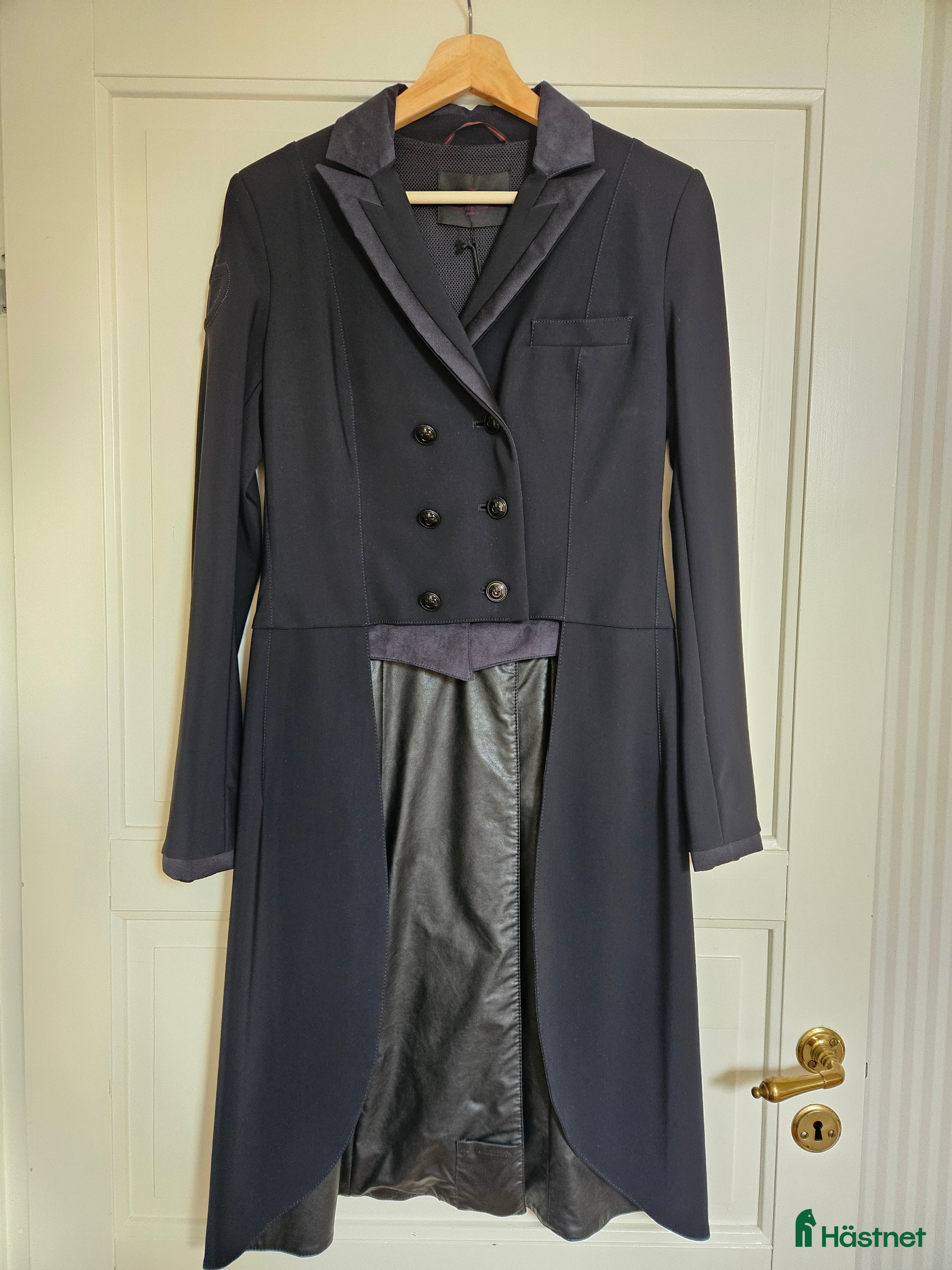 Jackor & Kavajer ryttarutrustning till salu: Cavalleria Toscana frack i Vessigebro - Annons 3