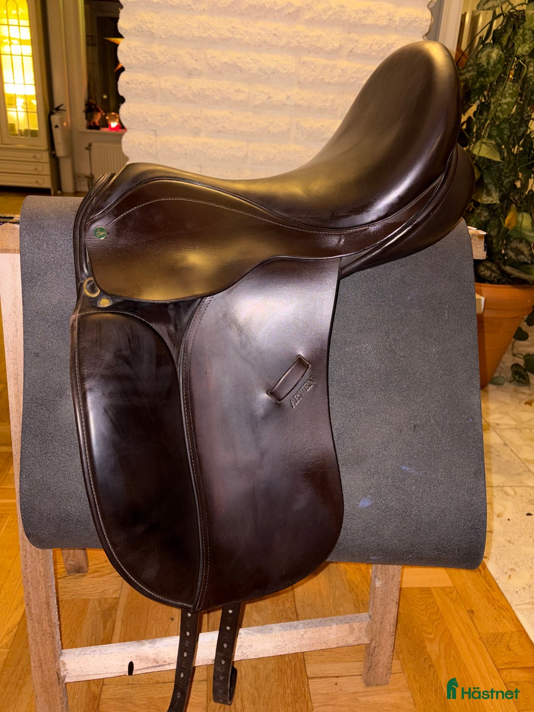 Sadlar hästutrustning till salu: Brun dressyrsadel ideal arwen i Farsta - Annons 2