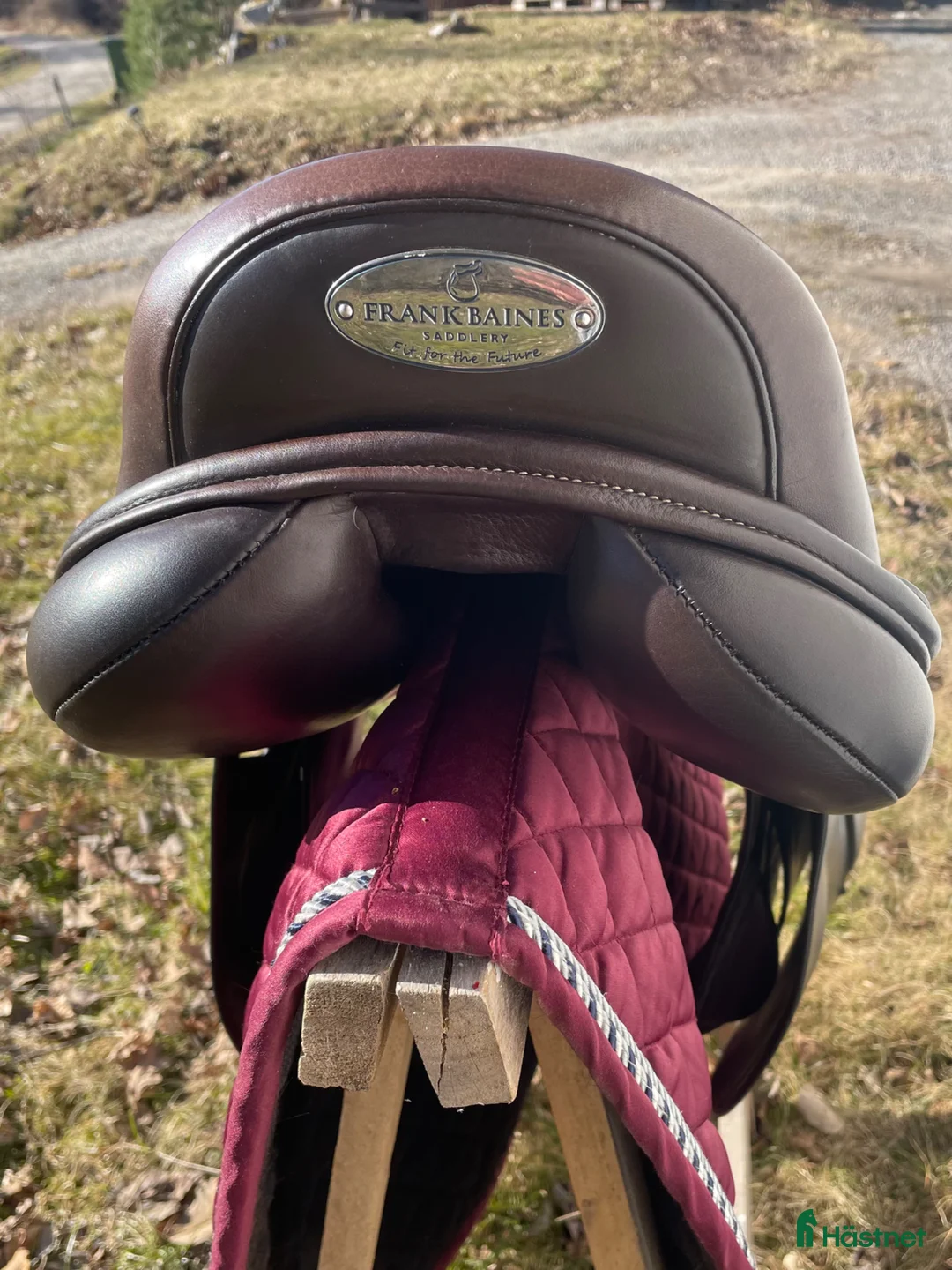 Sadlar hästutrustning till salu: Frank Baines reflex hoppsadel - Annons 1