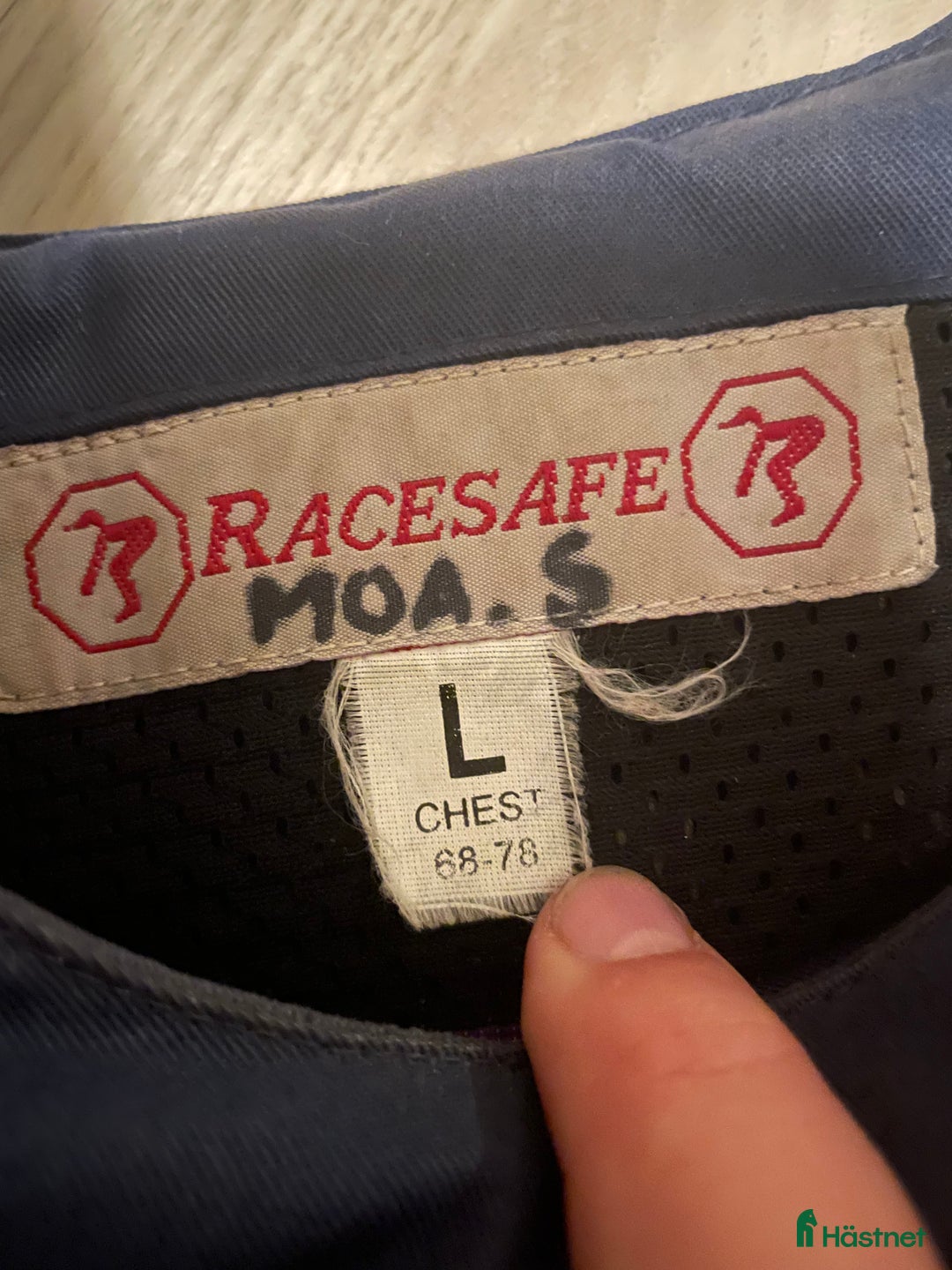 Säkerhetsvästar ryttarutrustning till salu: 2 ridvästar till salu i Karlstad - Annons 7