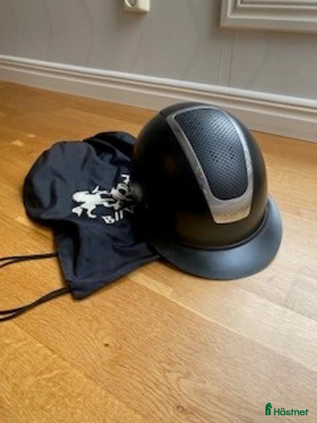 Hjälmar ryttarutrustning till salu: B Vertigo Svart/silver - Annons 1