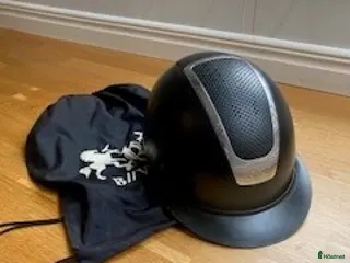 Hjälmar ryttarutrustning till salu: B Vertigo Svart/silver - Annons 1