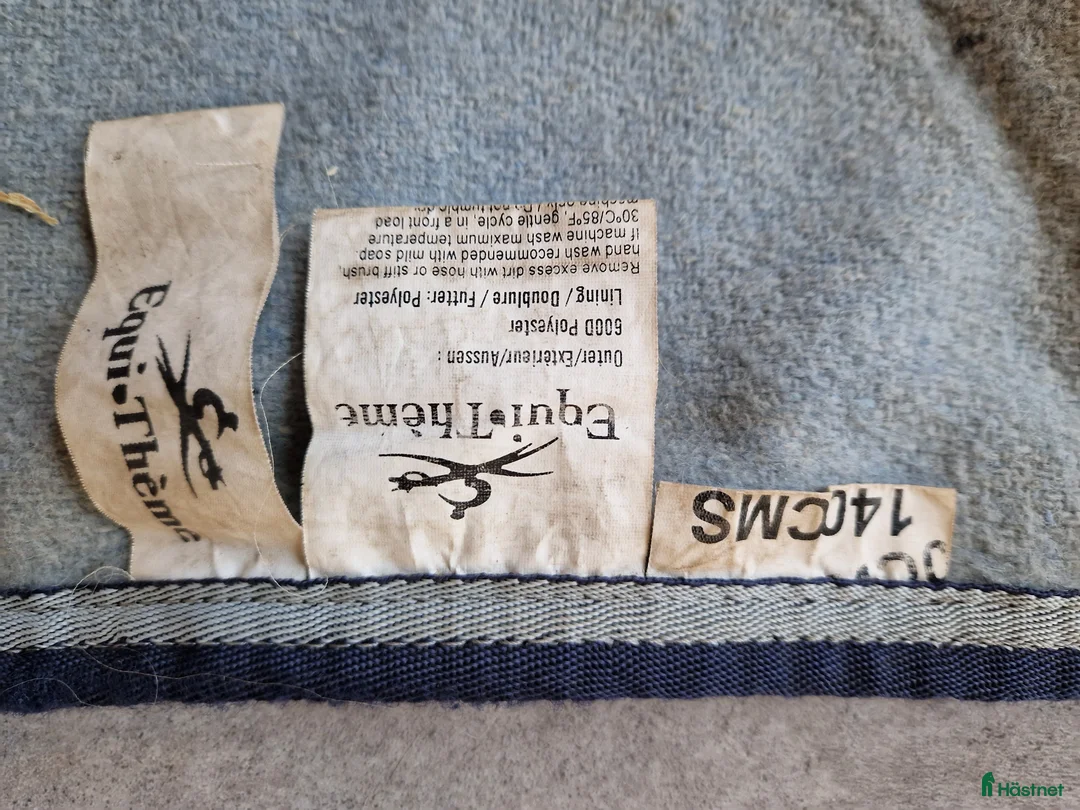 Täcken hästutrustning till salu: Ridtäcke med ull-foder i Jönköping - Annons 3