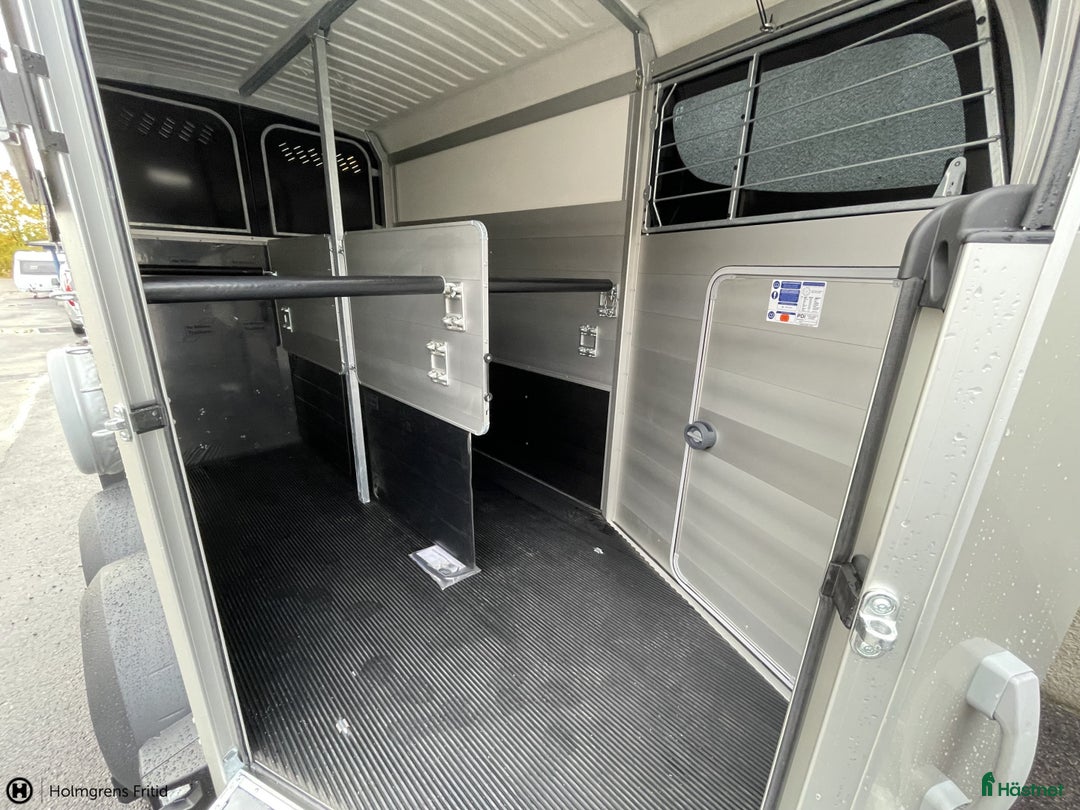 Hästtransporter  fordon & transport till salu: Släp för 2 stora hästar i Västervik - Annons 7