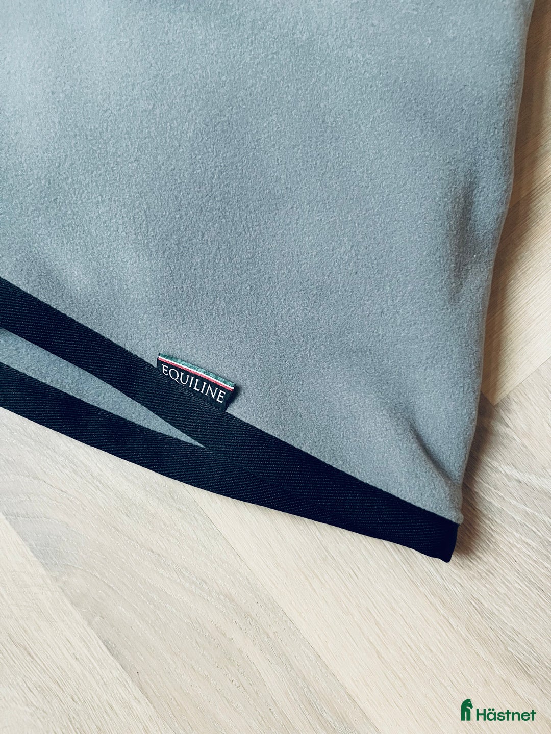 Täcken hästutrustning till salu: Oanvänt Equiline ländtäcke i Stockholm - Annons 3