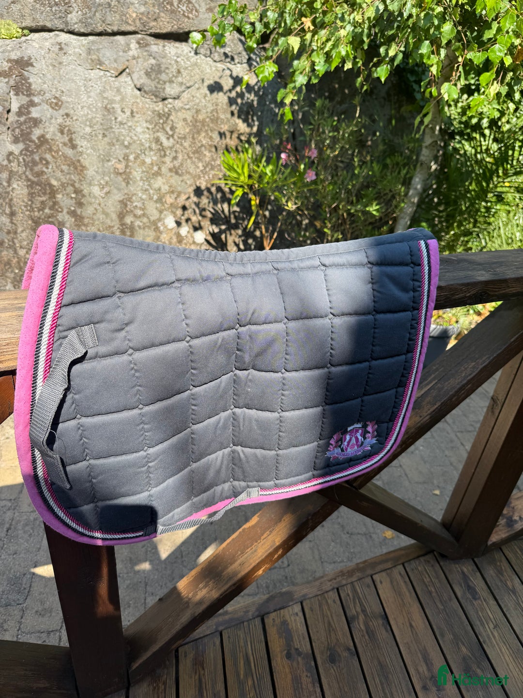 Schabrak & Vojlockar hästutrustning till salu: två schabrak från hööks  i Asarum - Annons 1