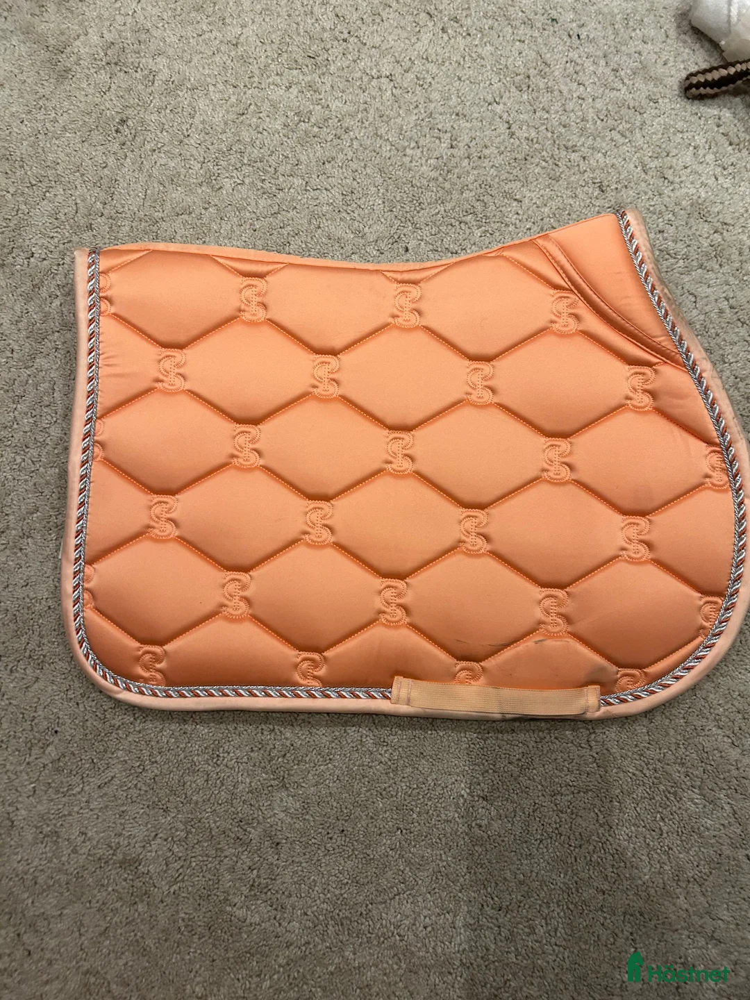 Schabrak & Vojlockar hästutrustning till salu: Orange set schabrak, boots och tröjor i Enhörna - Annons 9