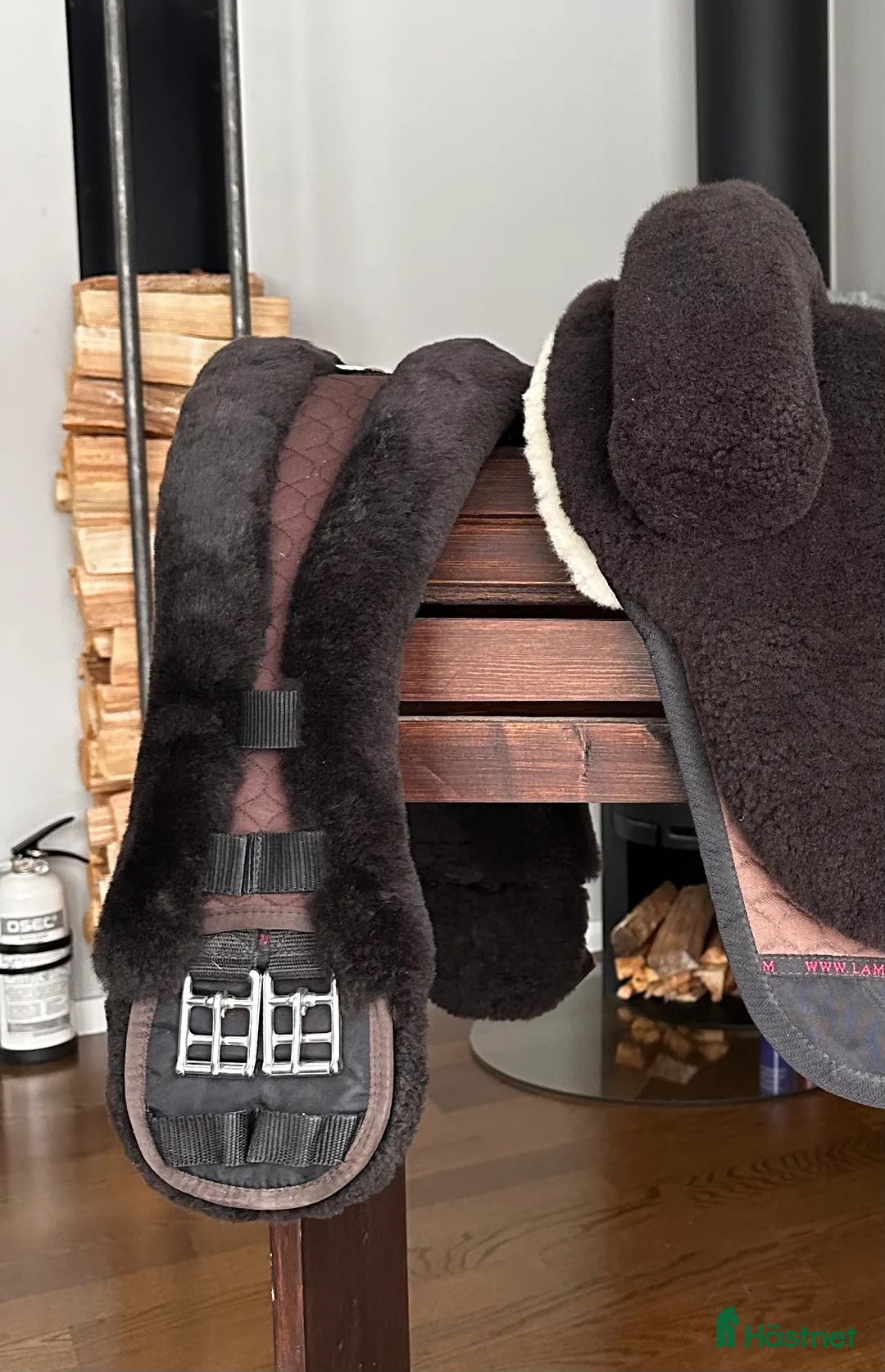 Sadeltillbehör hästutrustning till salu: Christ - dressyrgjord i äkta lammull! - Annons 1