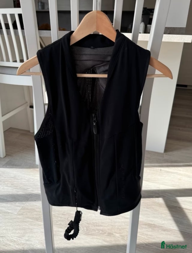 Säkerhetsvästar ryttarutrustning till salu: Freejump säkerhetsväst XS - Annons 1