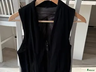 Säkerhetsvästar ryttarutrustning till salu: Freejump säkerhetsväst XS - Annons 1