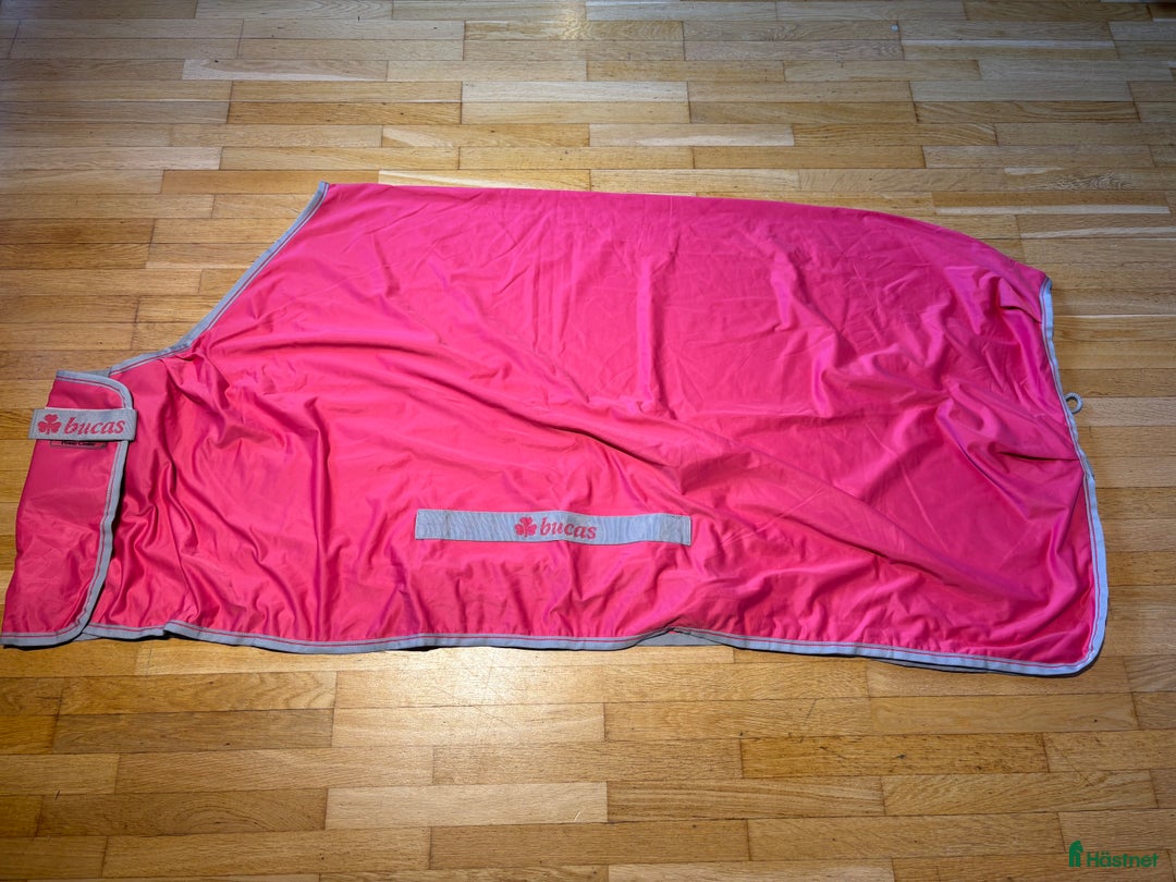 Täcken hästutrustning till salu: Bucas Freedom Power Cooler strl 130 i Sandviken - Annons 1