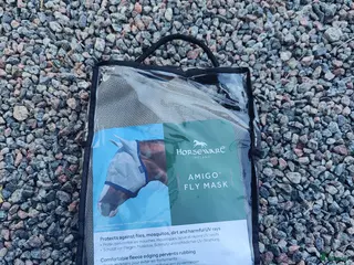 Övrig Hästutrustning hästutrustning till salu: Helt ny Horseware Amigo fly mask i Uppsala - Annons 1