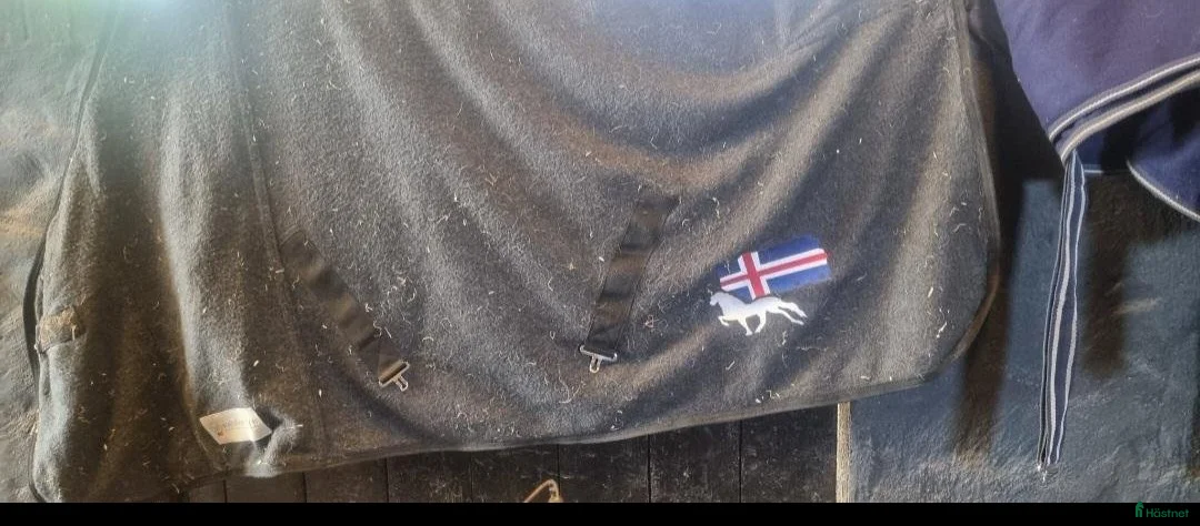 Täcken hästutrustning till salu: Fleece täcke - Annons 1