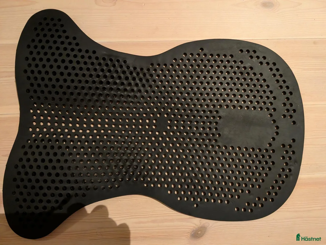 Sadeltillbehör hästutrustning till salu: Acavallo Front Gelpad (Front Riser) – NyskickK - Annons 2