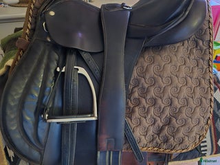 Sadlar hästutrustning till salu: Hubertus Kosak allroundsadel i Kungsör - Annons 2