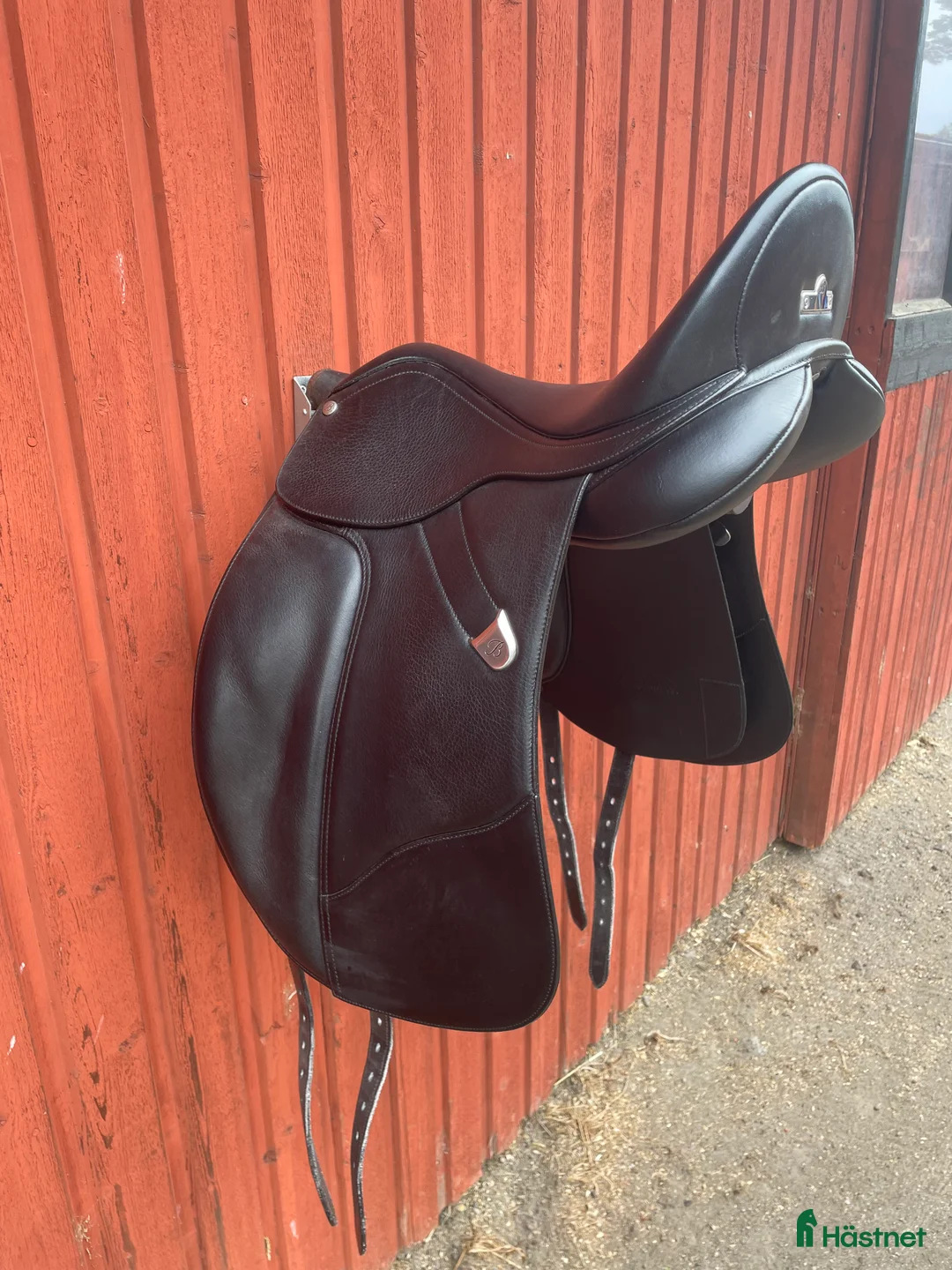 Sadlar hästutrustning till salu: Fin bates dressyrsadel plus i Huddinge - Annons 1
